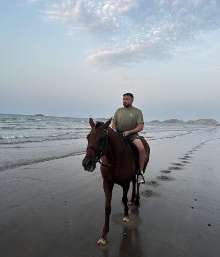 Horse Riding Oman Muscat – guided Arabian horse trail in the desert